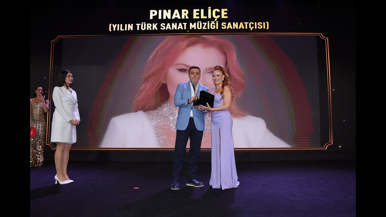 PINAR ELİÇE:“YILIN TÜRK SANAT MÜZİĞİ SANATÇISI”ÖDÜLÜNÜ SAHNEDE MUHTEŞEM BİR GÖSTERİ SUNARAK ALDI