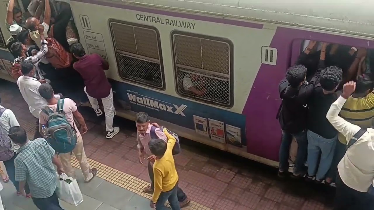 Mumbai Local Train Rush || #mumbai #local #indianrailways #train #travel #rush #mumbailocal 