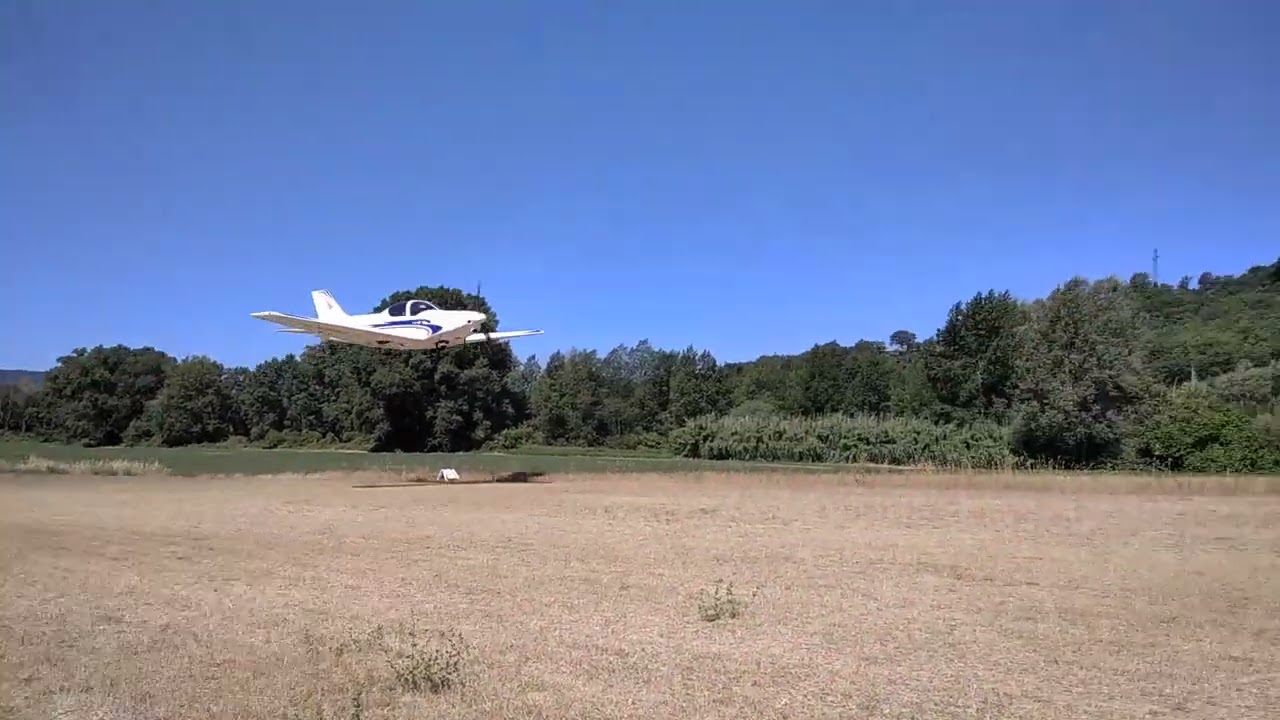 LOW PASS!! Alpi Aviation Pioneer 300