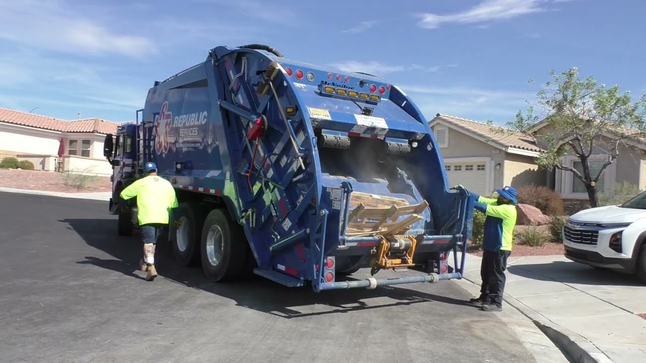 Republic Services - Peterbilt 520 McNeilus Rear Loader on Heavy Bulk Trash (1341)