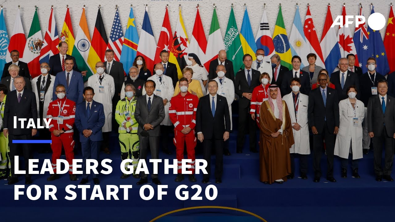Family photo at the opening of the G20 | AFP