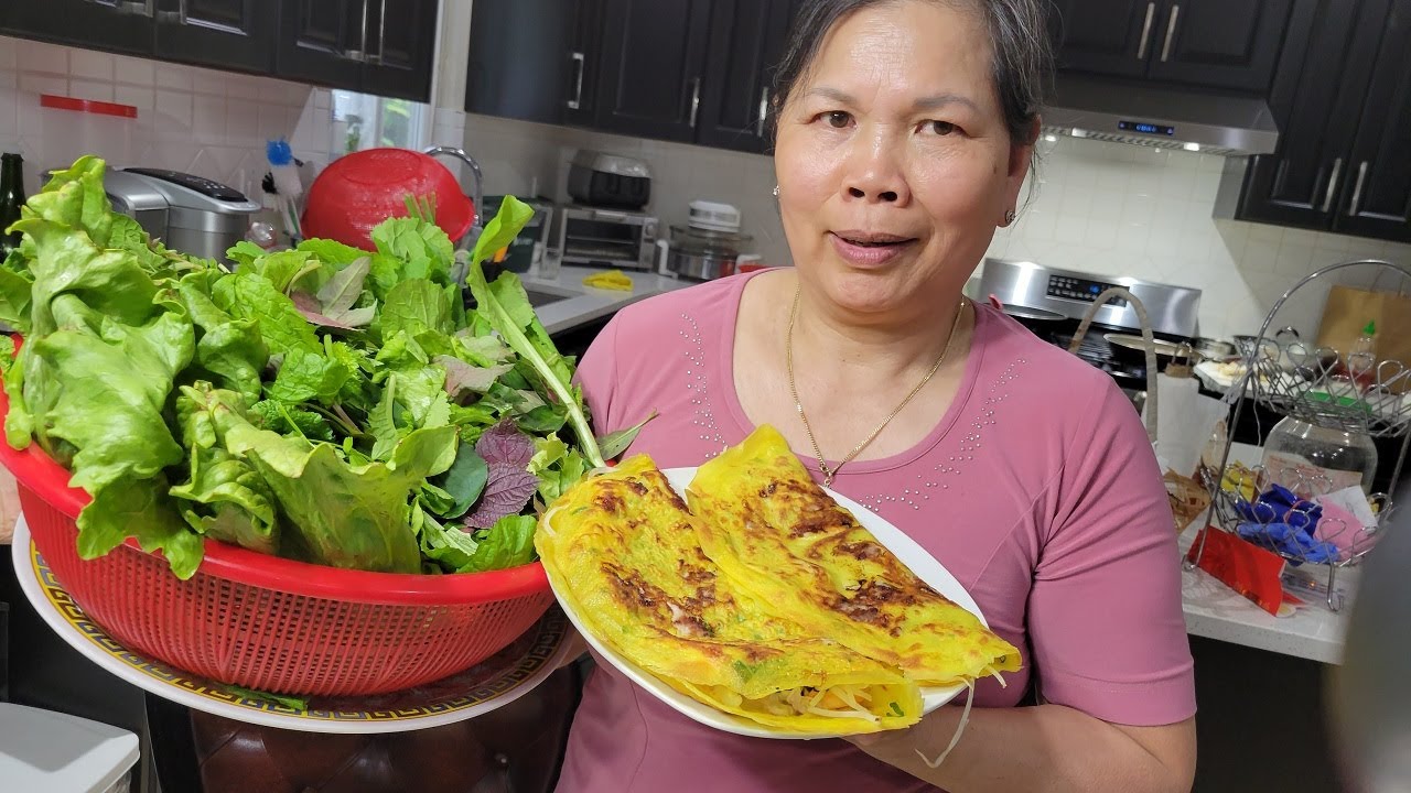 Mẹ miền tây đãi cả nhà món bánh xèo giòn rụm với rau tươi hái vườn nhà 🇨🇦1151》 Cuộc Sống Canada