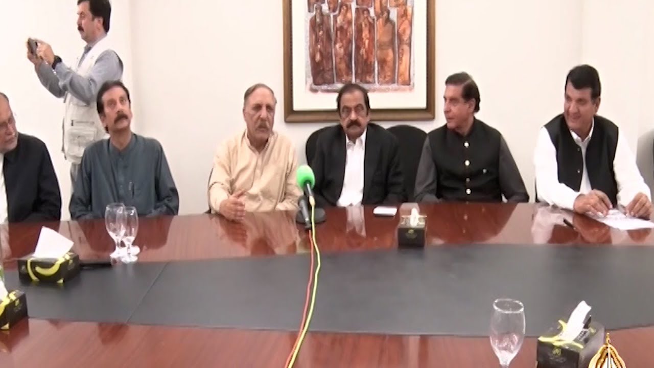 Government reaches an agreement with Joint Awami Action Committee to end unrest in AJK