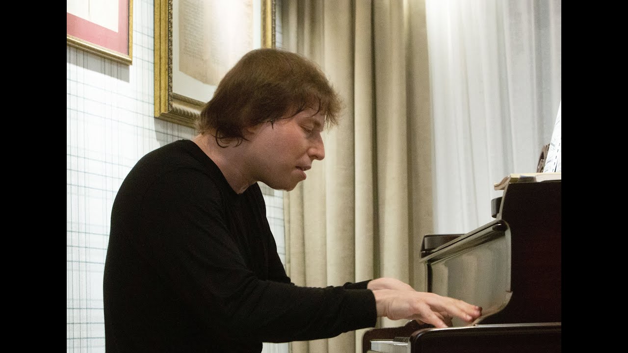 Ilya Shmukler, piano: 