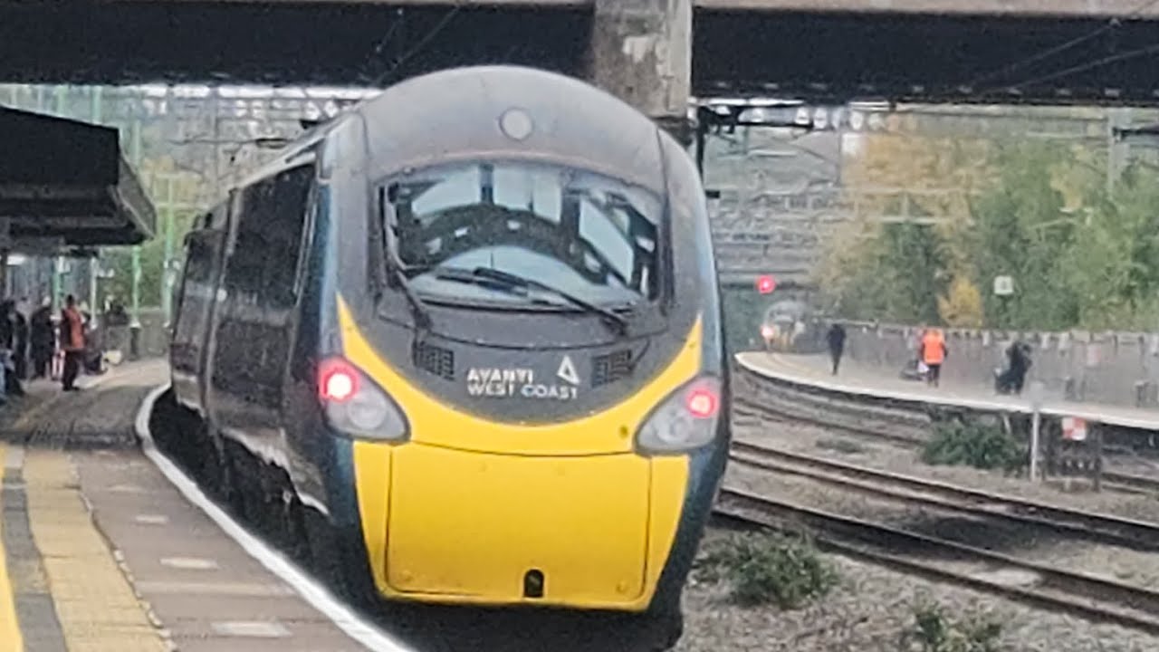 Trains at Tamworth