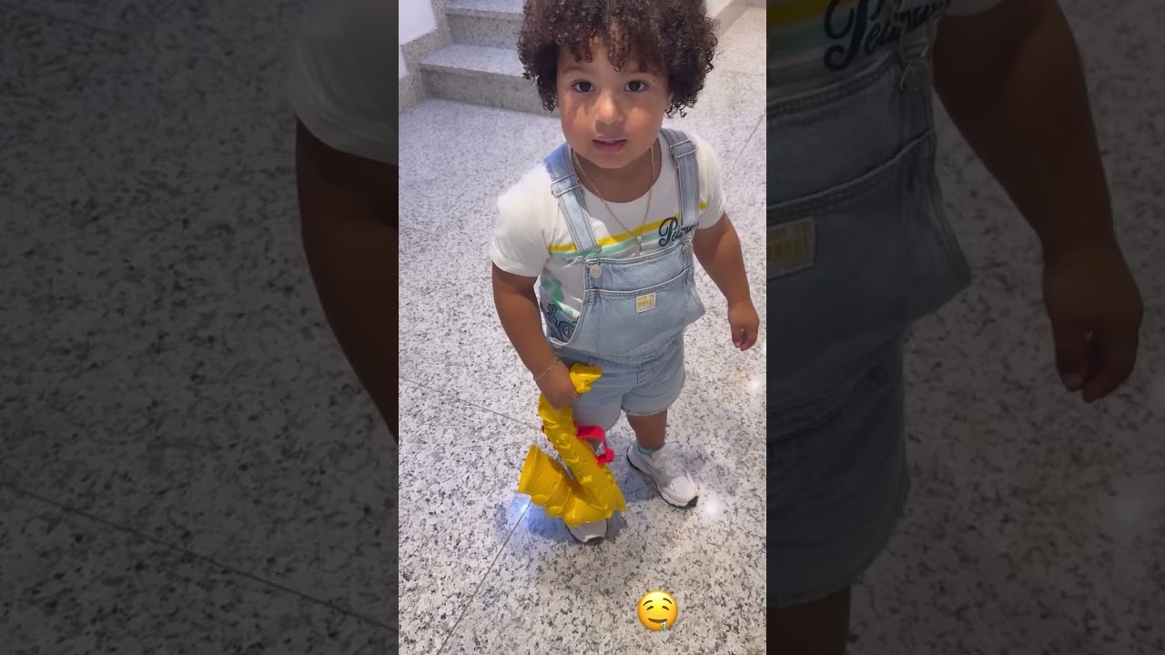 el beb&eacute; de Sandra Berrocal mostrando su amor a mam&aacute; #cat #humor #futbol #love #comedia #yosoydelos7m