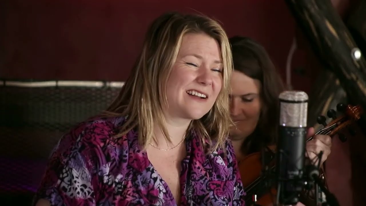 Della Mae live at Paste Studio on the Road: WinterWonderGrass