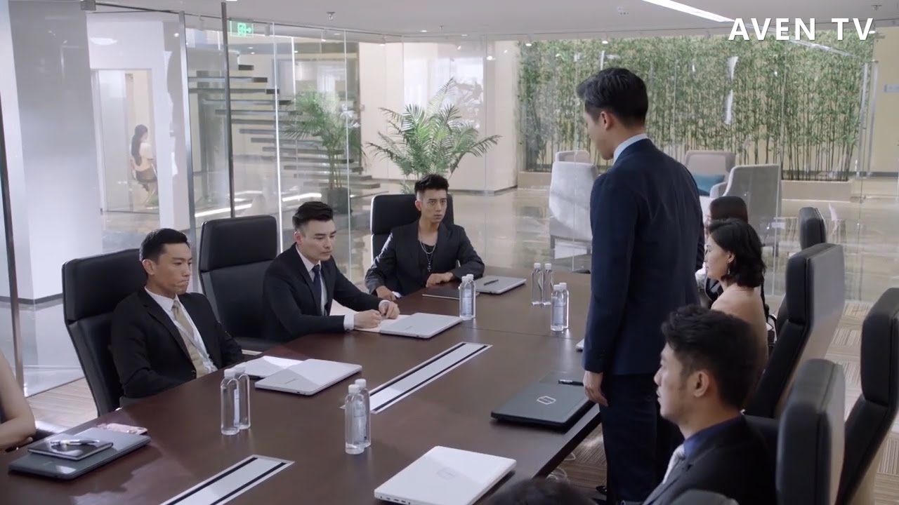 總裁開除員工被全員批判，滿心怒火，卻沒想到他背後的人權利如此之大！
