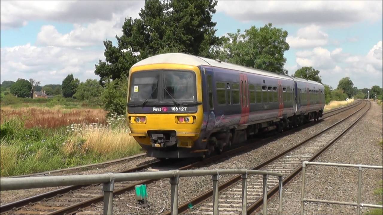 Trains at Kings Sutton 22-07-16