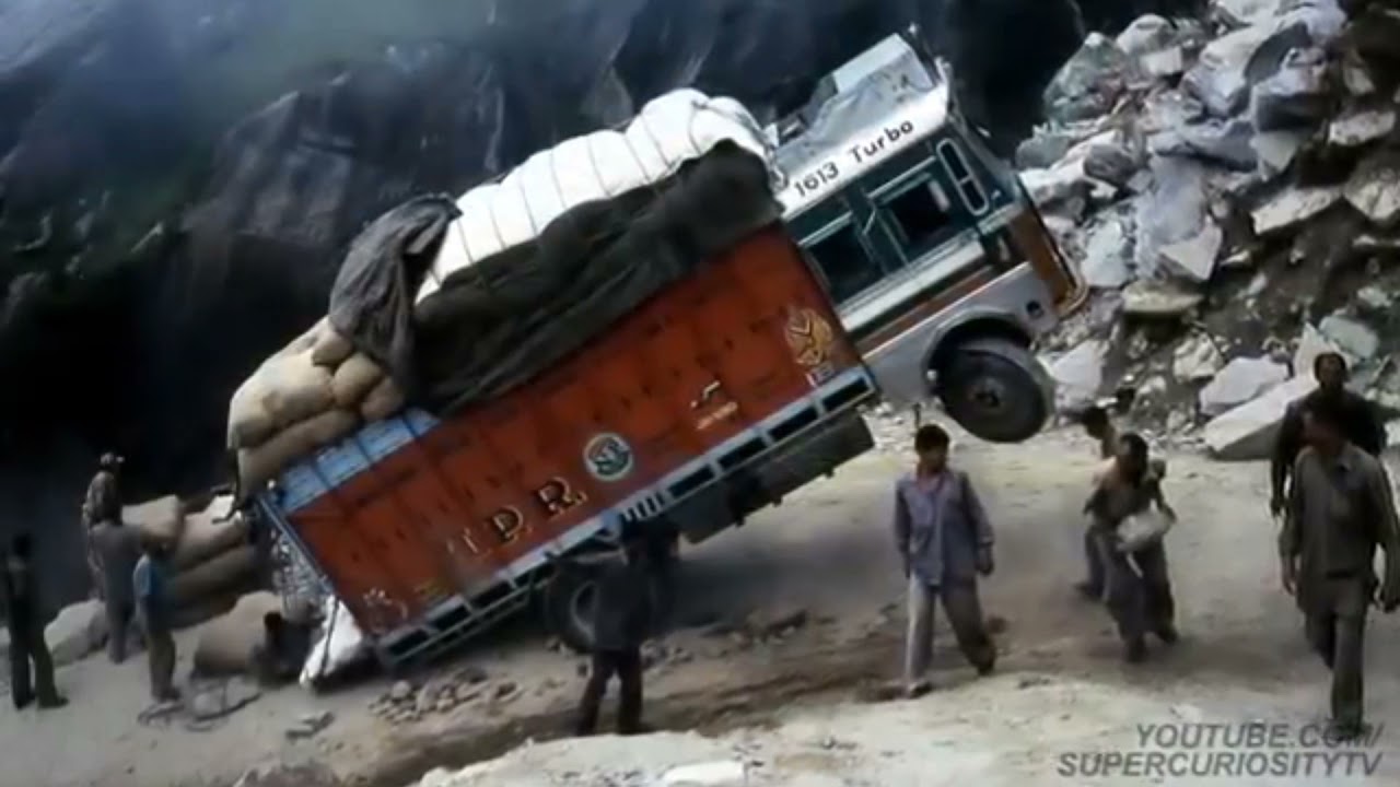 MOST DANGEROUS ROADS IN THE WORLD 😱😱