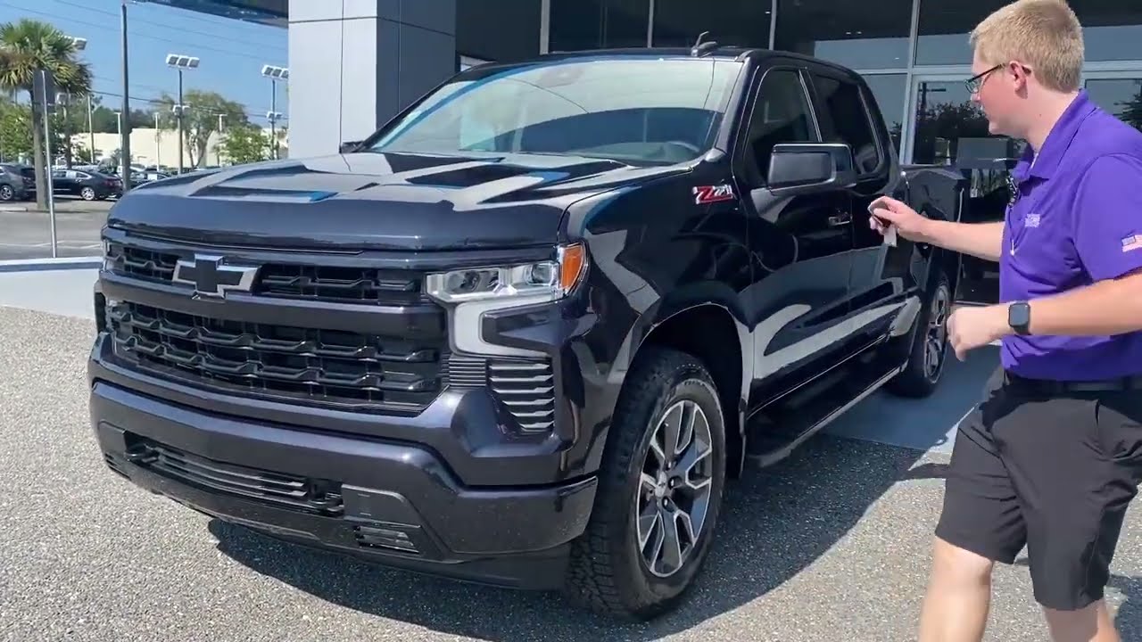 A LOOK AT THE NEW 2022 CHEVROLET SILVERADO 1500 Crew Cab Short Box 4-Wheel Drive RST