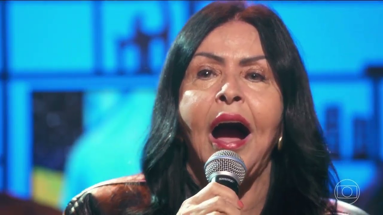 Shirley Carvalhaes canta 