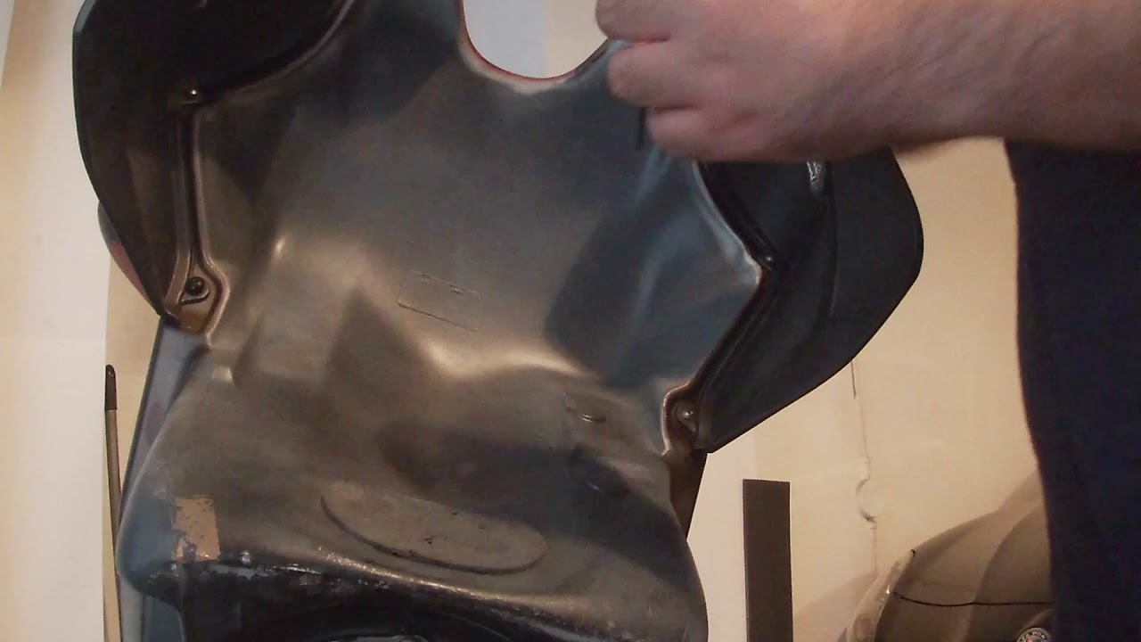 MV Agusta Brutale 1078RR: montaggio e smontaggio fianchetti airbox
