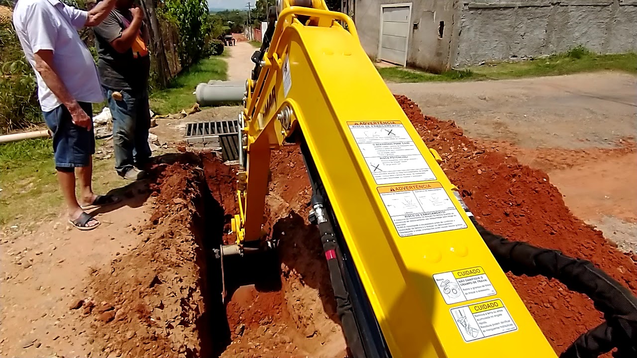 Escavação de vala de rede Pluvial com Yanmar Vio20