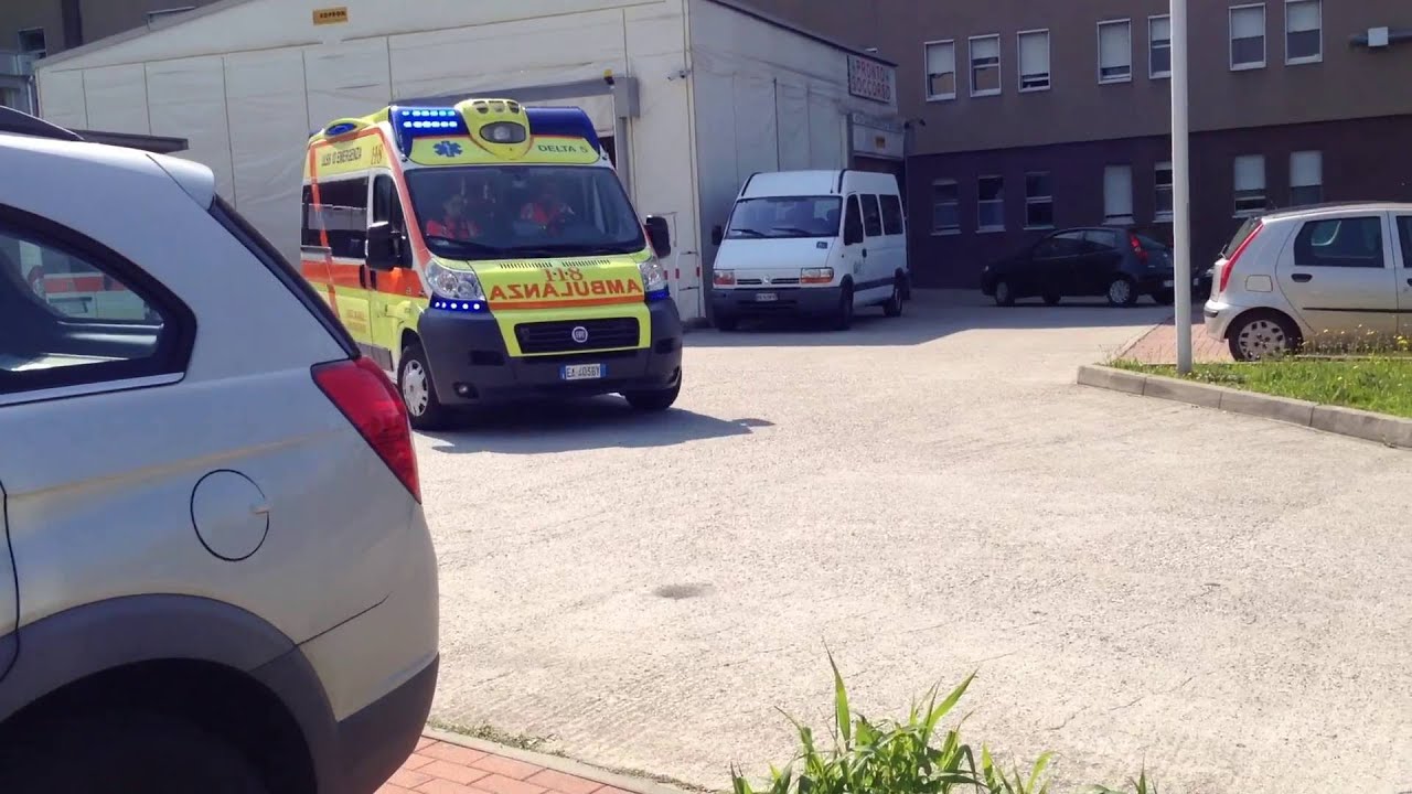 1x Ambulanza Suem Ulss 13 in emergenza