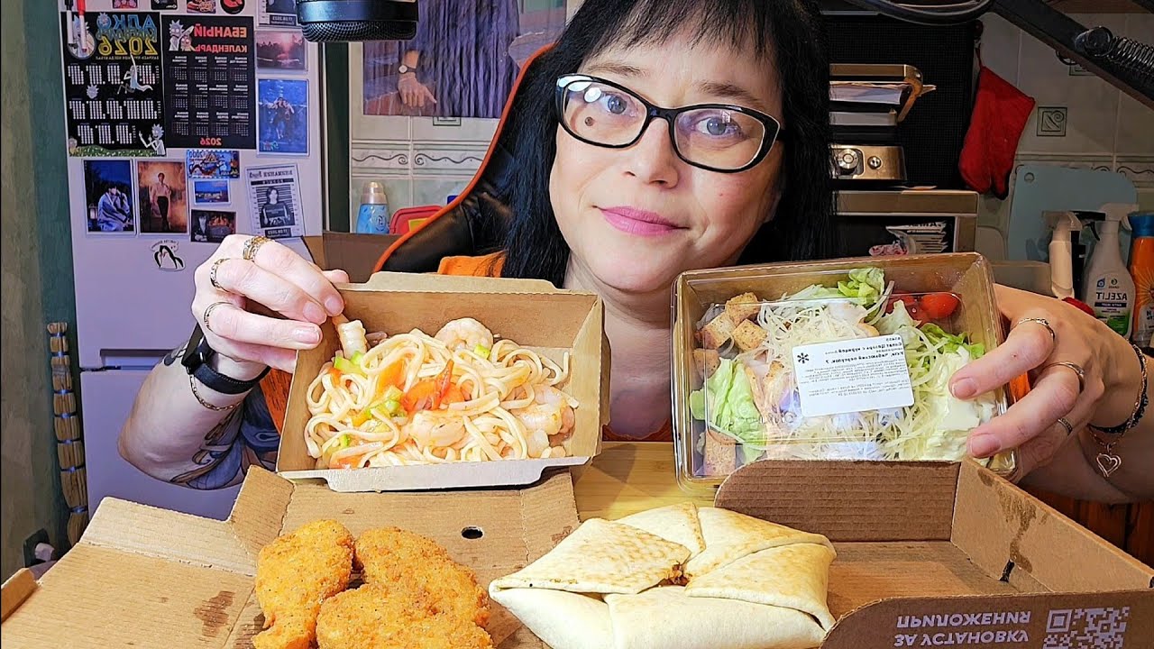 Мукбанг | Удон с креветками, Салат Цезарь, Стрипсы, Сырный врап | Обжор Асмр 