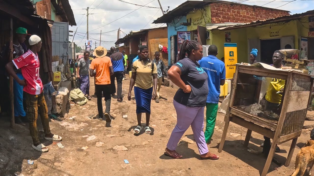 LIFE INSIDE A HUMBLE LOCAL COMMUNITY IN UGANDA🇺🇬 AFRICA🌍