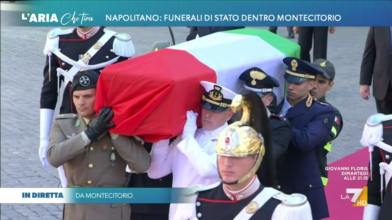 Funerali Napolitano: le immagini dell'arrivo del feretro a Montecitorio