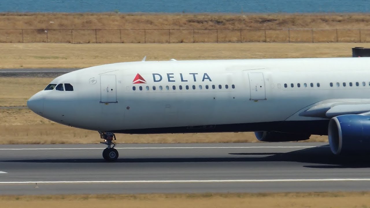 Delta Airlines Airbus A330-300 [N820NW] landing in PDX