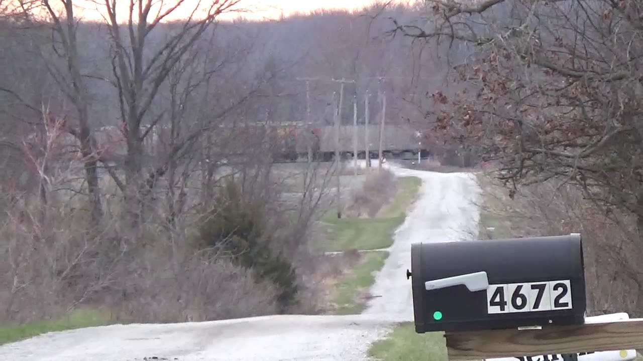BNSF coal train  pulls 136 coal cars in 138 seconds