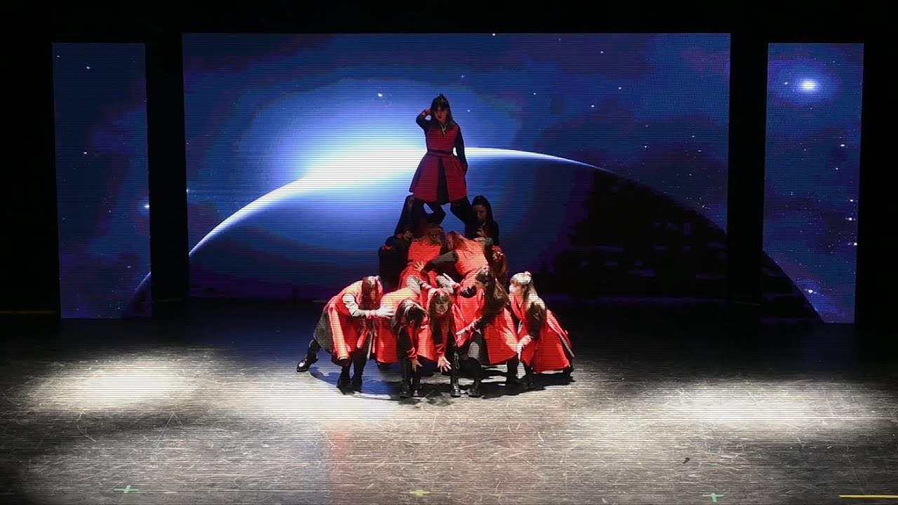 Intro + PTT (Paint The Town) 이달의 소녀 LOONA — ADHARA (K-pop World Festival Chile)