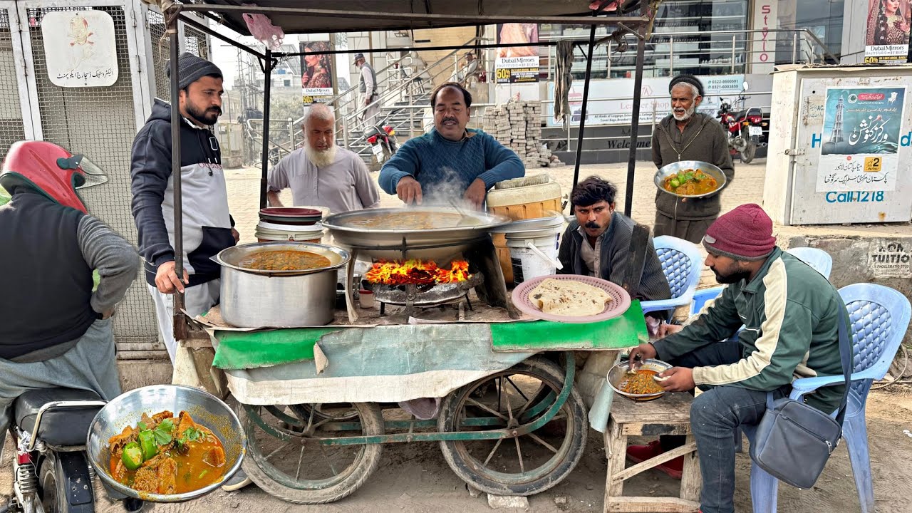 AMAZING ROADSIDE DESI BREAKFAST 😍 | Mohsin Ojri wala | Pakistani Street Food Sargodha - Desi Nashta