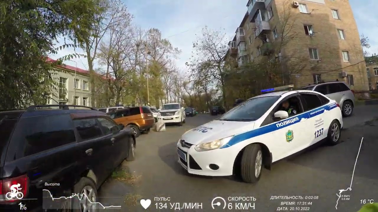 20.10.2022. Владивосток. На велосипеде заехал в дворы. Погоня ДПС. Столетие - Русская.