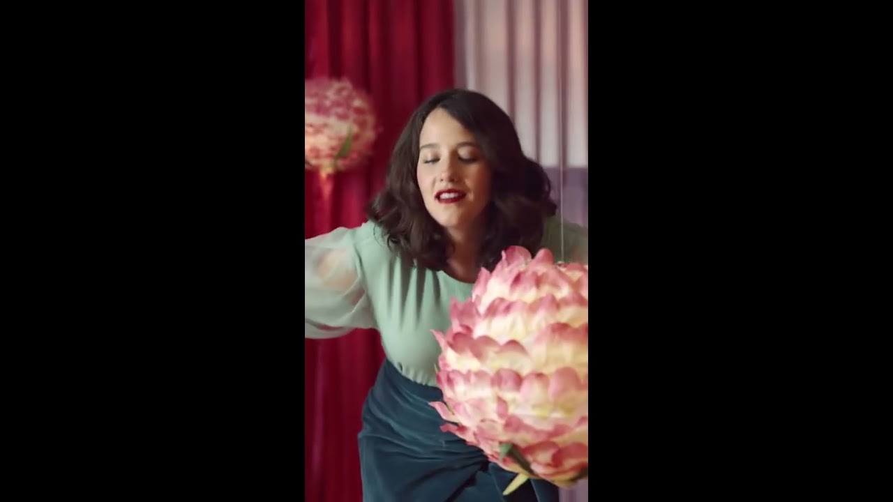 Ximena Sari&ntilde;ana - &iquest;Qu&eacute; Tiene? (Video Vertical)