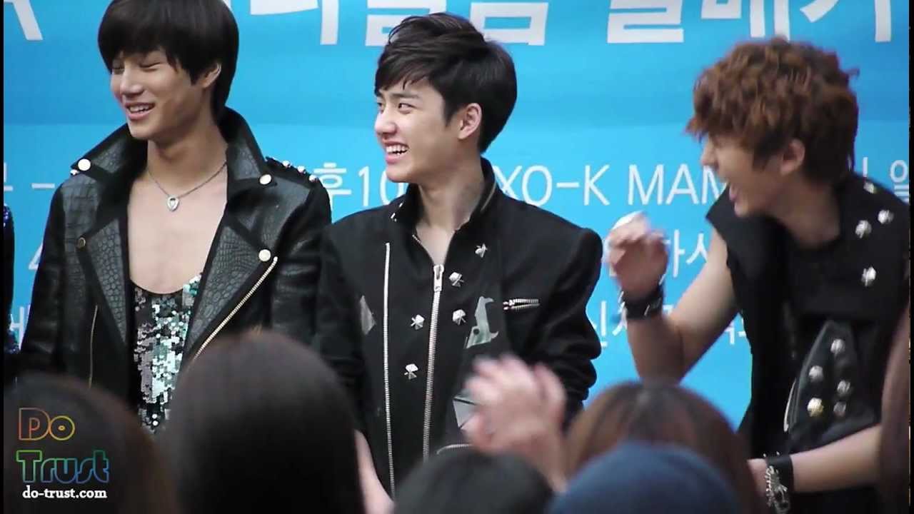 120428 Exo-K Incheon Fansign - D.O & members around
