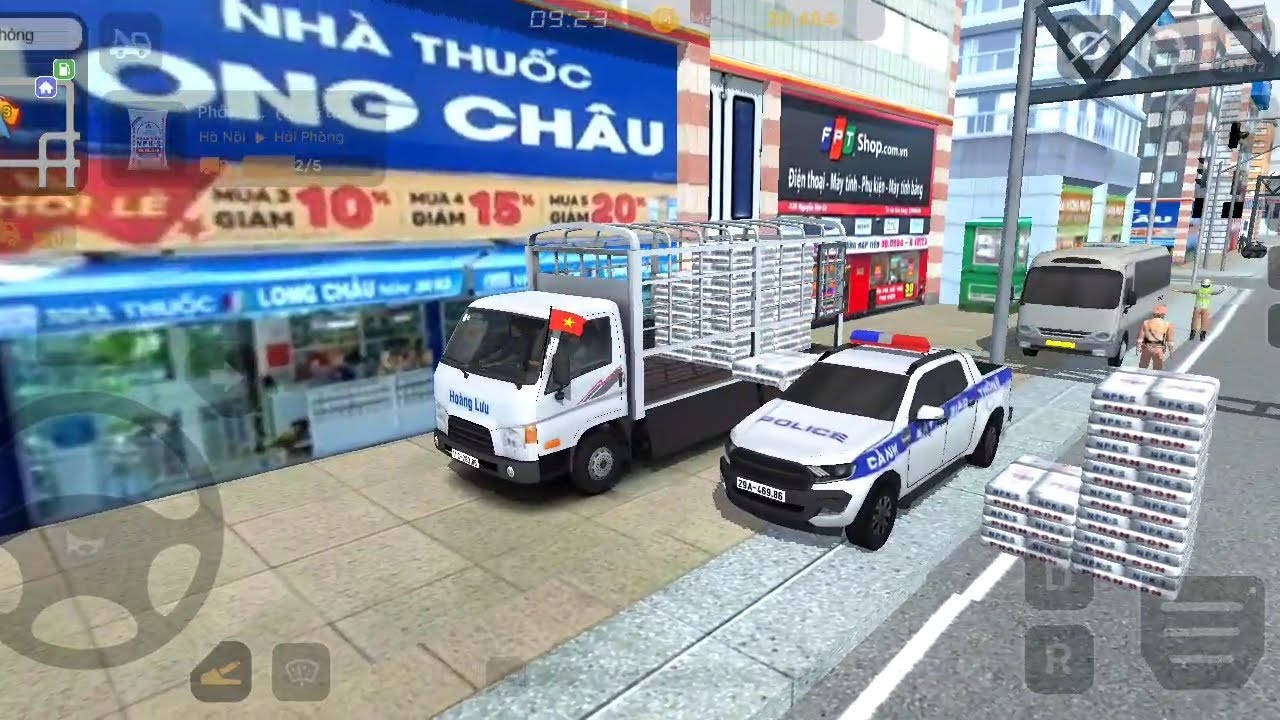 Bác tài xe tải chở hàng phân bón đi giao cho đại lý nhỏ