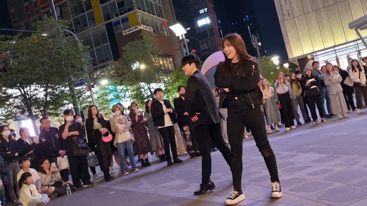 [STREET ARTIST] YU KAGAWA & HYOJIN. INTERACTIVE SINCHON BUSKING (FIGHTING). 230423.
