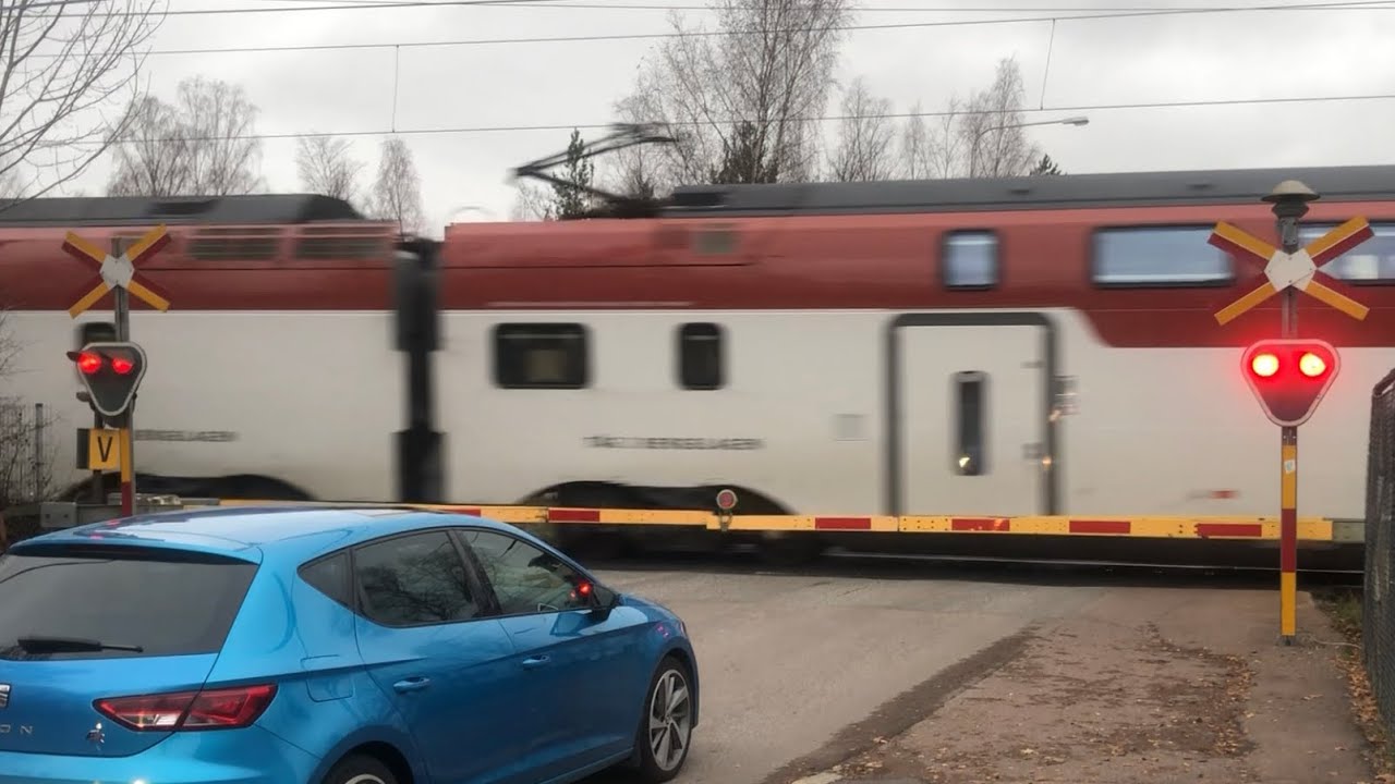 Swedish railroad crossing / Järnvägsövergång i Timmervägen, Falun
