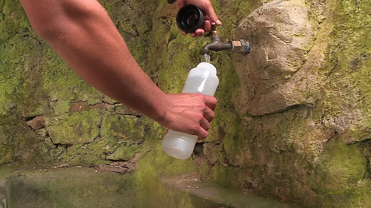A Cabrillac en Lozère des habitants demandent que la source du village soit sauvée.
