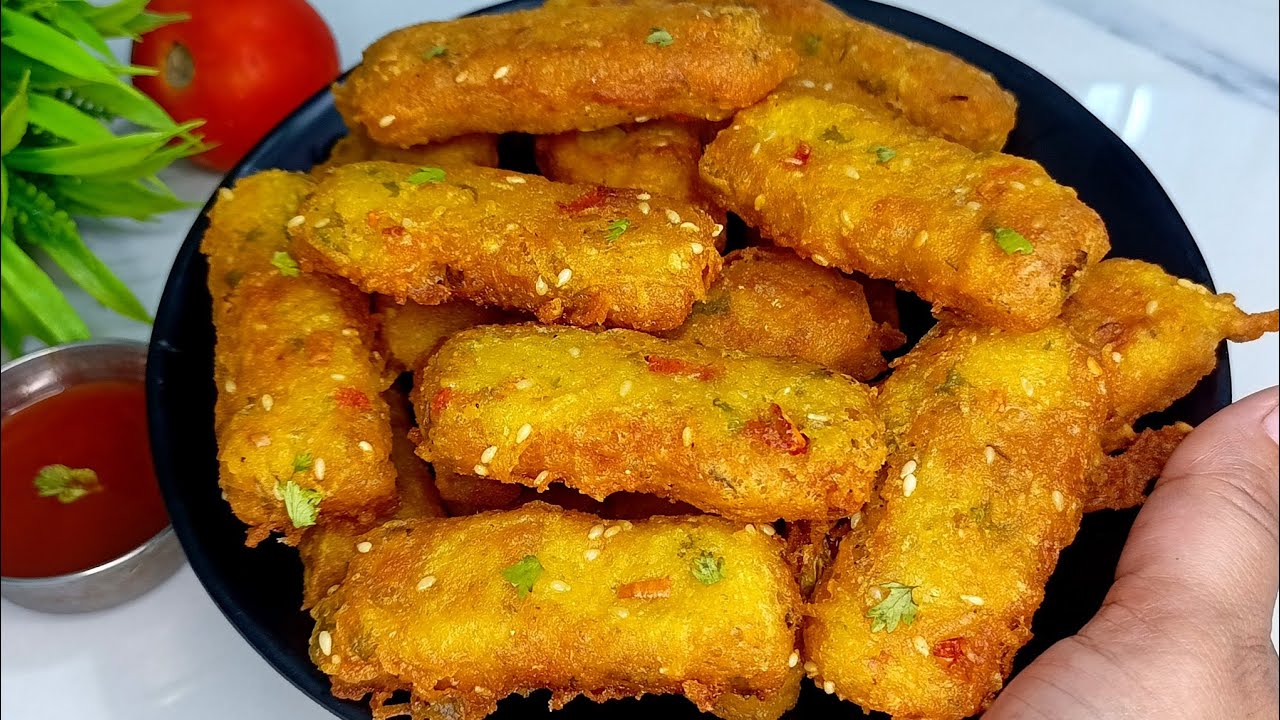 केवल 2 कच्चे आलू  से बना गरमा गरम कुरकुरा नाश्ता जो भी खाए खाता ही जाए | Crispy aalu ka nashta