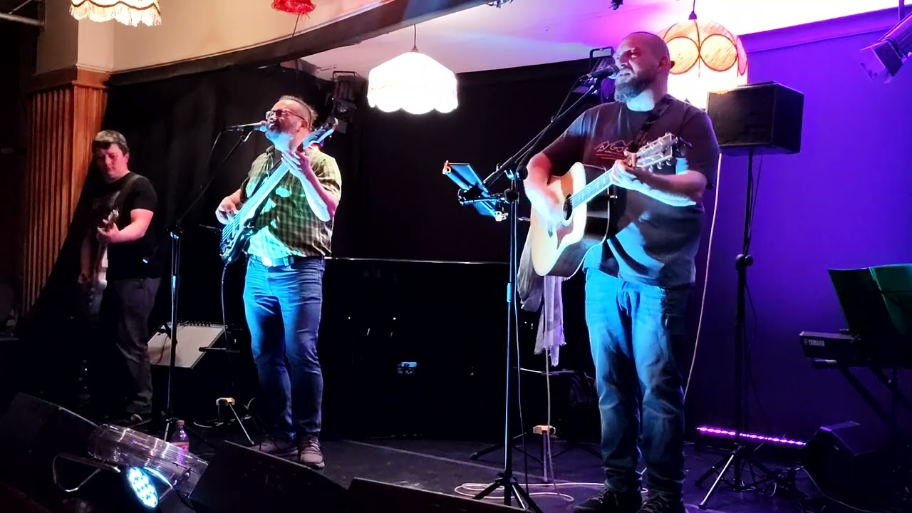 Dom o Zielonych Progach - Zostanie tyle gór