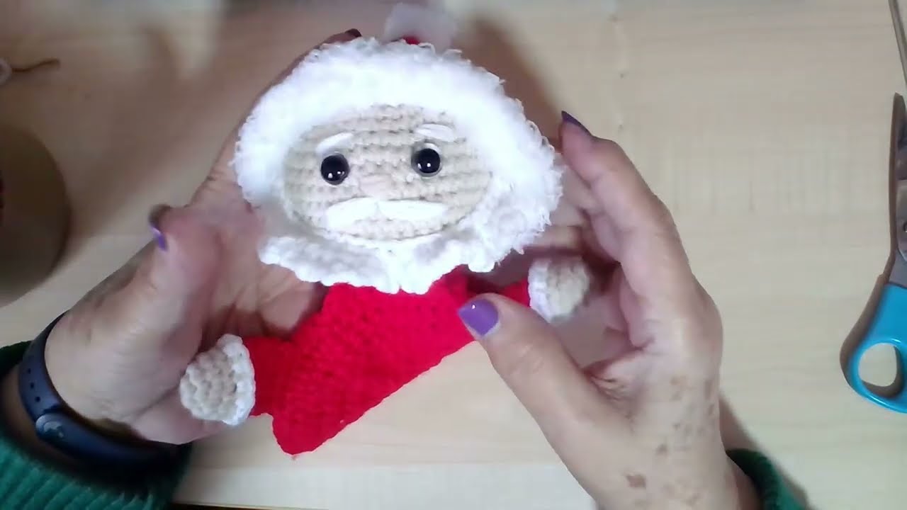 babbo natale sotto tazza natalizio