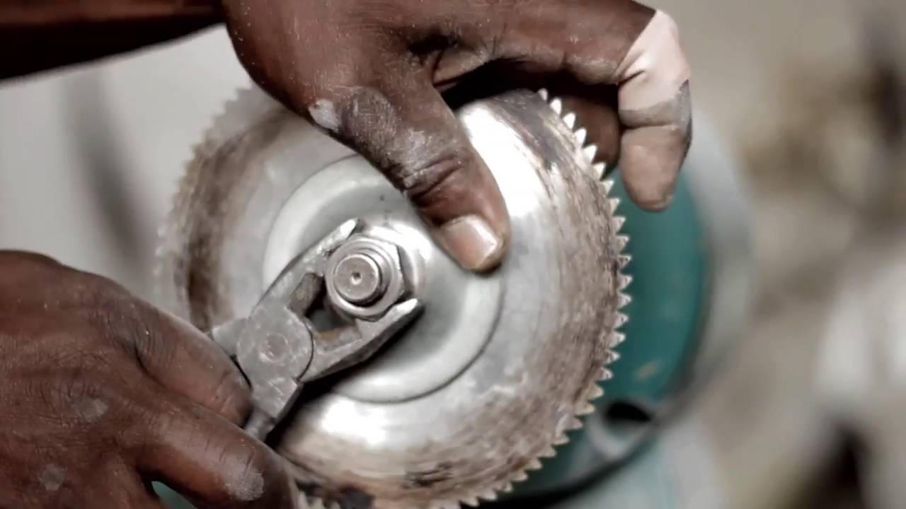 Soko Artisan: Horn Carving