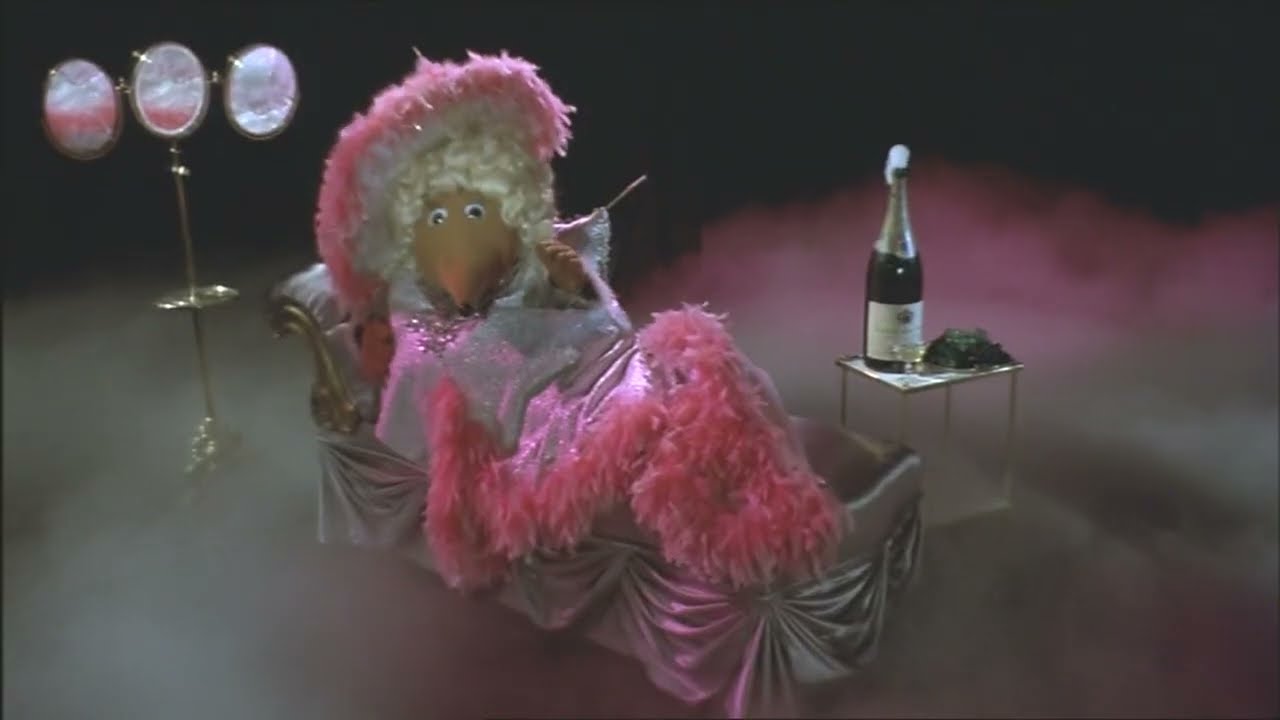 Wombling Free - Cinema Scene (with Wombling White Tie & Tails song)