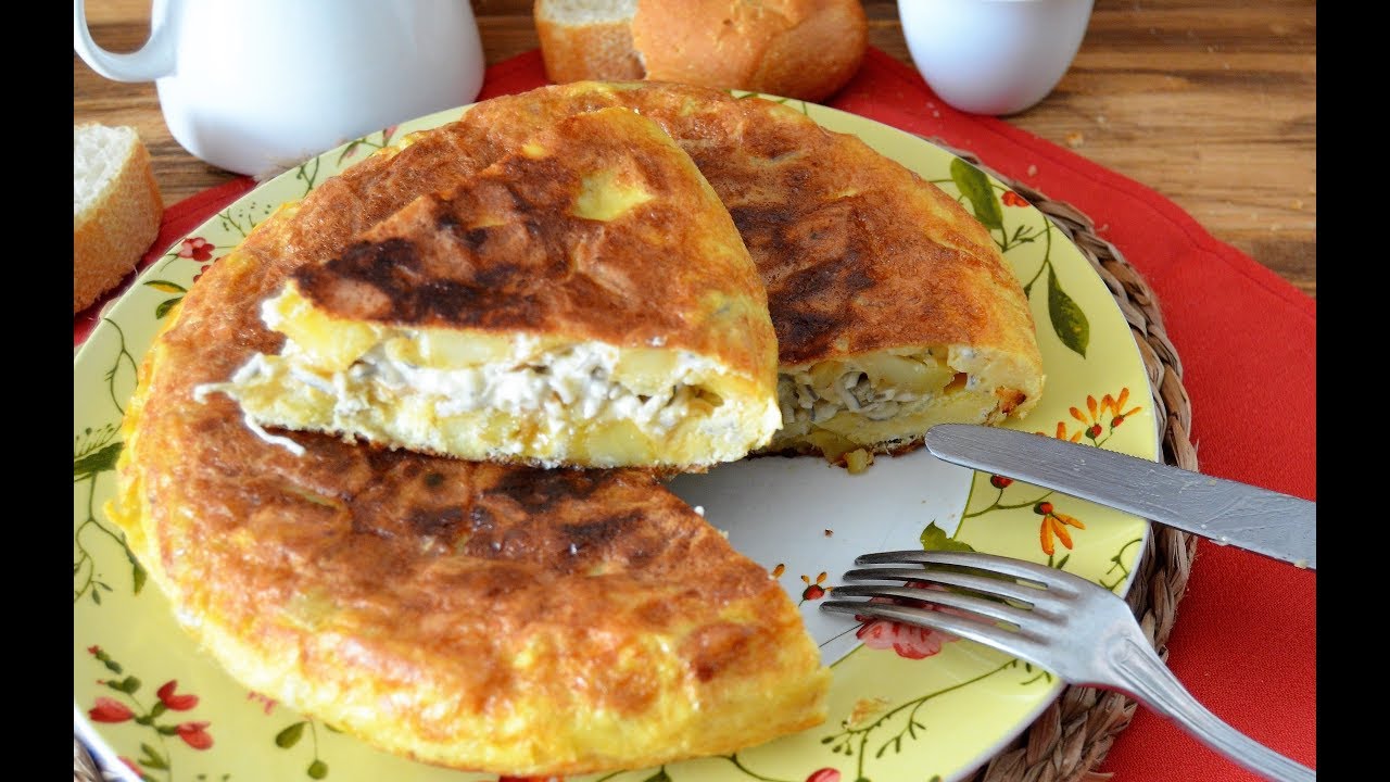 TORTILLA DE PATATAS CON GULAS Y ALIOLI