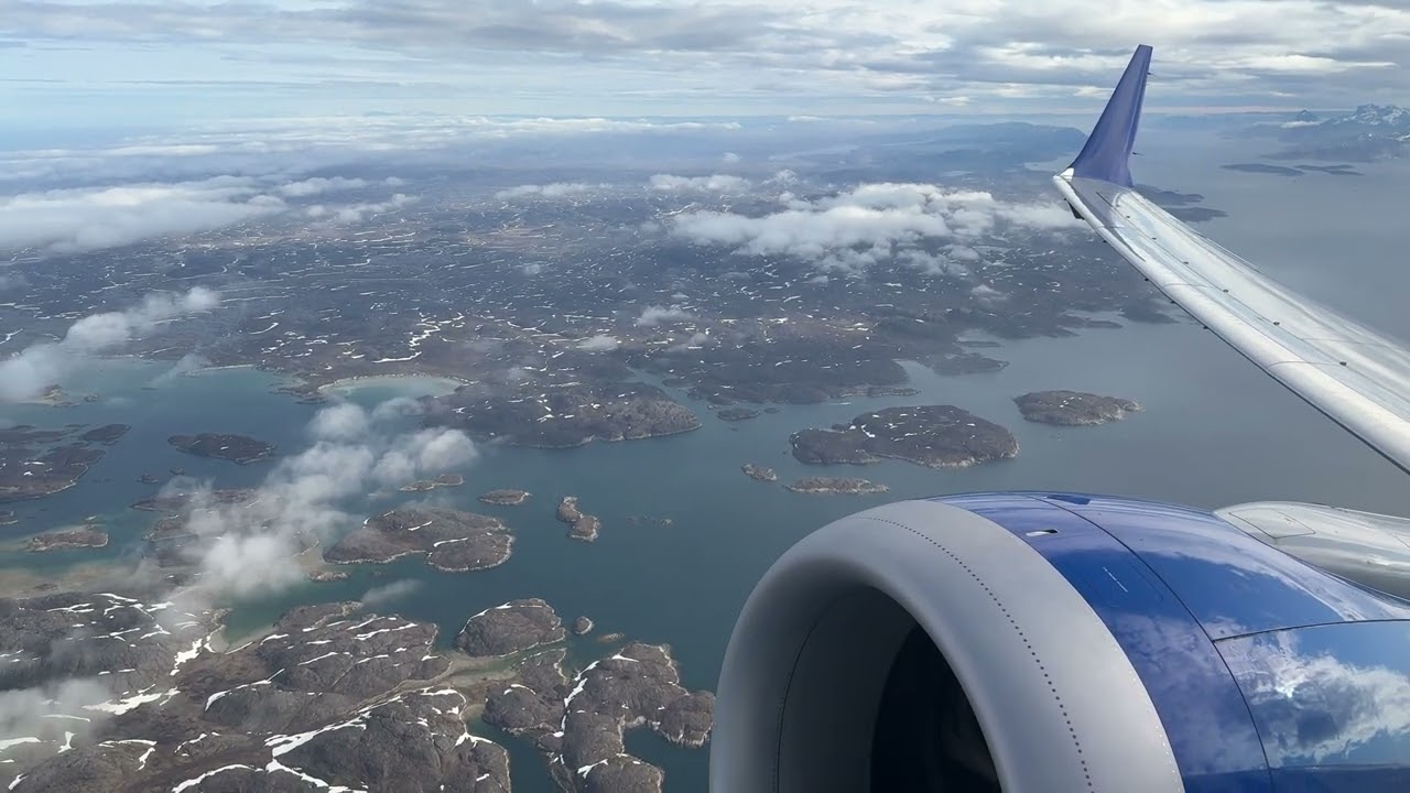 United 737 MAX 8 Takeoff from Nuuk Greenland!