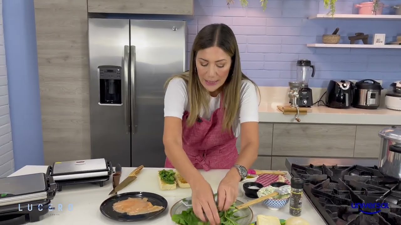 SANDWICH DE SALMON 🥪🐟 | Bagel de Salmón Ahumado en panini - Universal