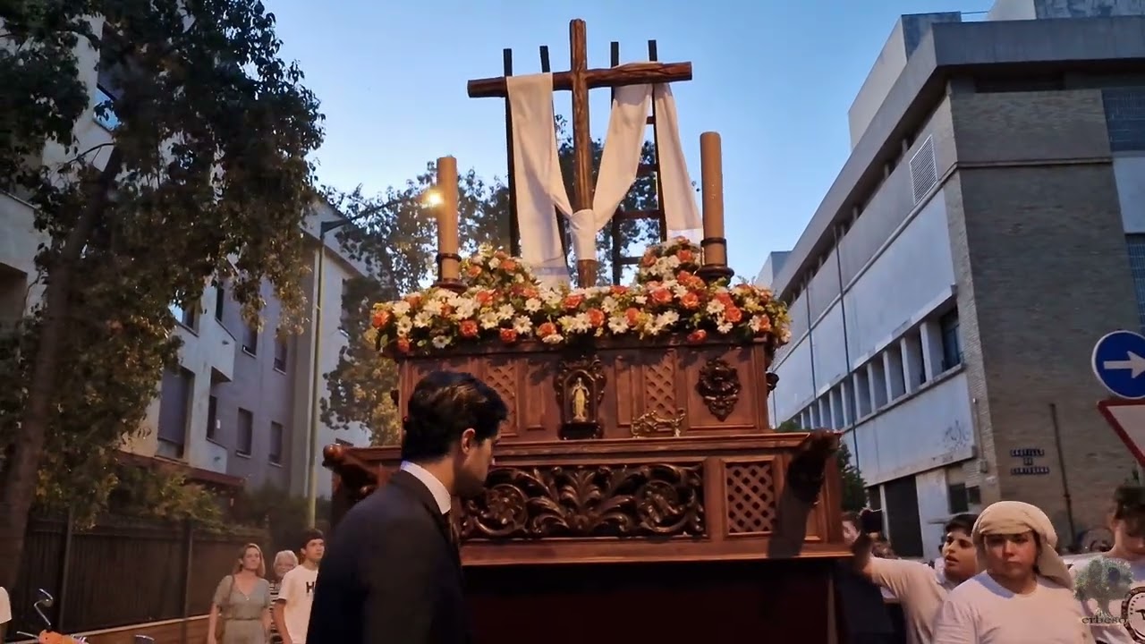 Entrada de la Cruz de Mayo del Colegio Irlandesas de Bami
