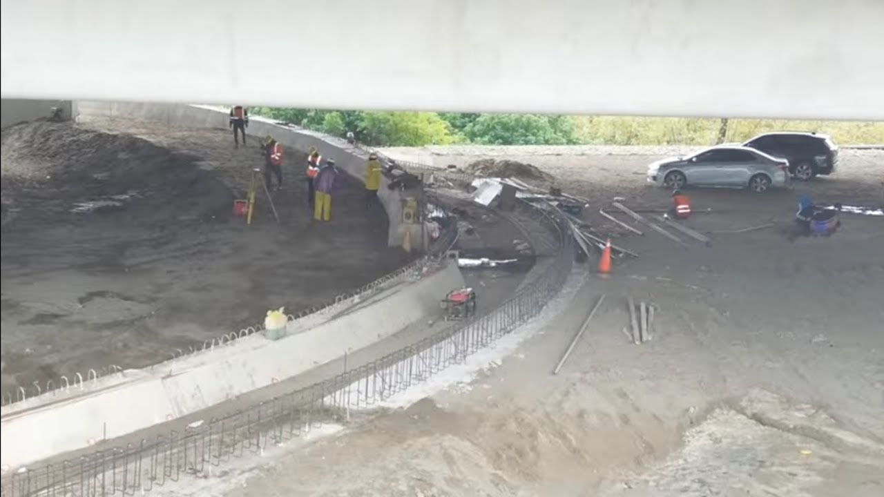 2026.01.21  淡江大橋  強冷壓境 八里端P17多部拖板車撤拆 立柱 燈柱彎頭焊接照常 施工概況近距觀察 空拍 LIVE 直播