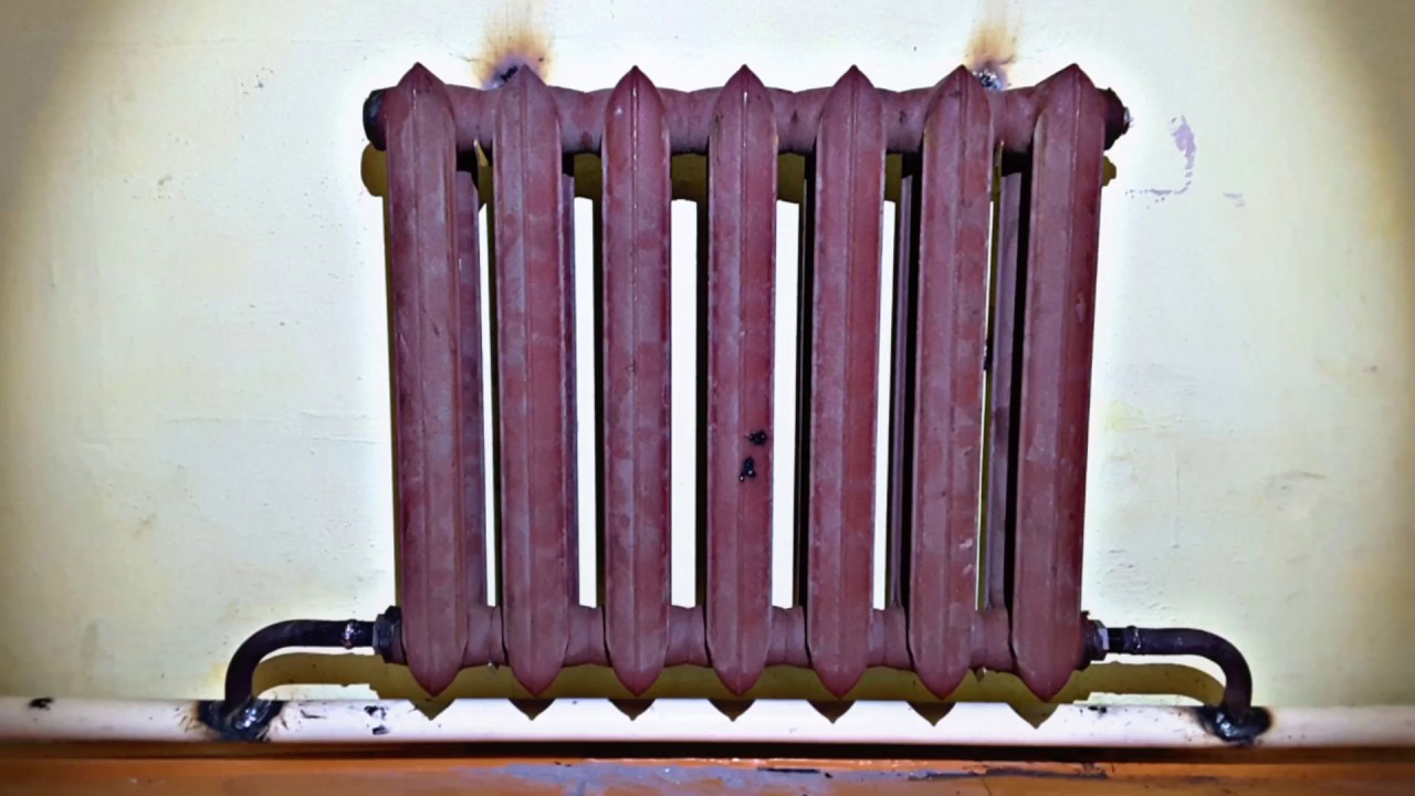 Обвязка чугунного радиатора сваркой с операционными швами.