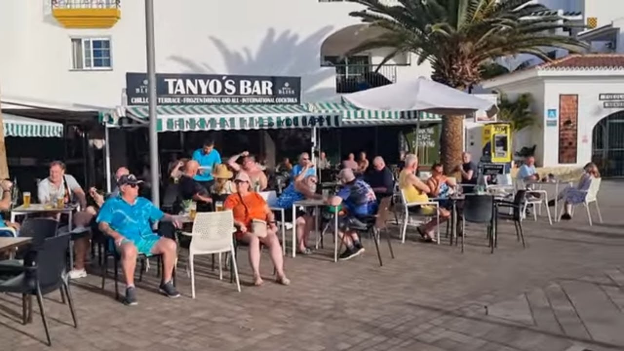 Коста Адехе ТЕНЕРИФЕ - Паб Moonlight To Tanyos Bar