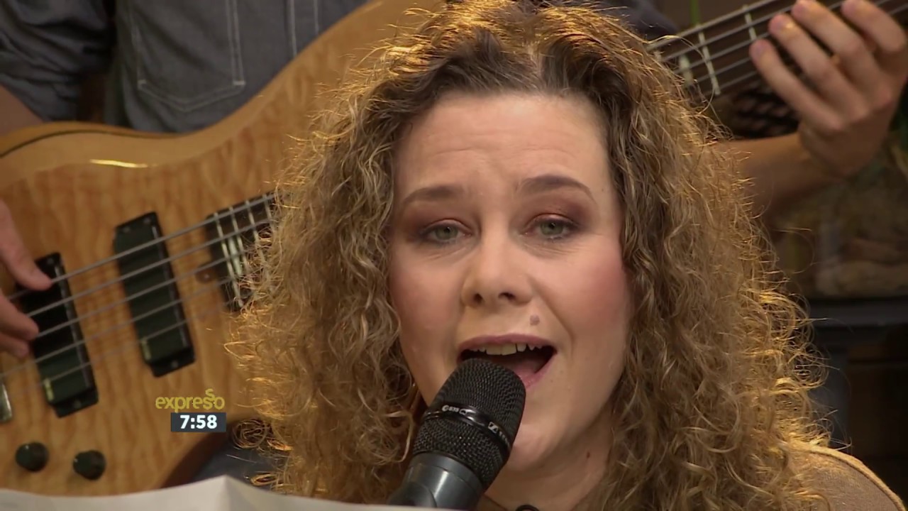 Amanda Tiffin performs 'There's Music in the Air'