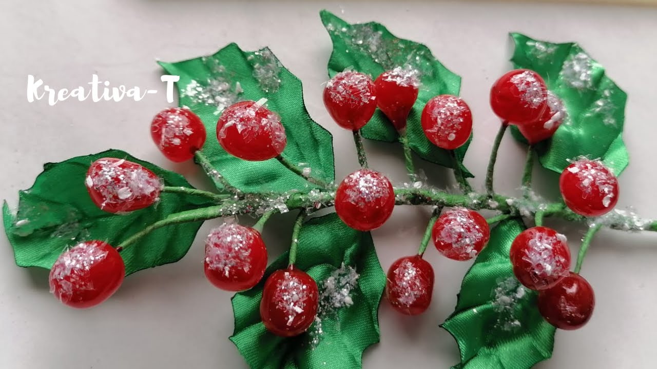 Frutos navideños/Cerezas de navidad congeladas hechas con silicón. Frosted Christmas berries.