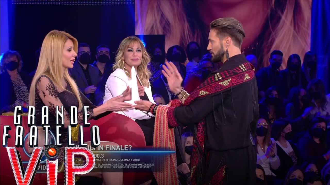 Grande Fratello VIP - I regali di Alex Belli