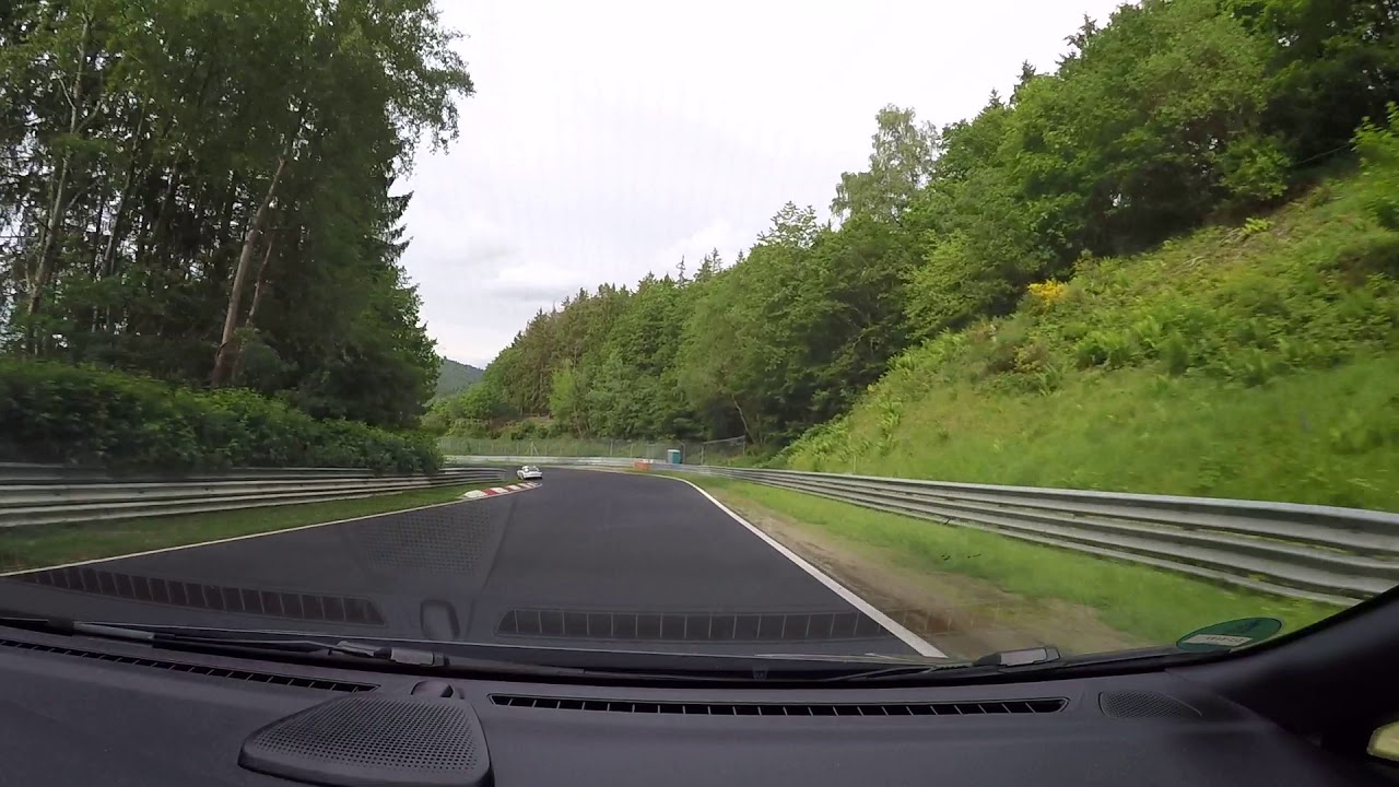 Ford Fiesta St 2018 MK8 Nordschleife BTG 8:03 vs Porsche 911
