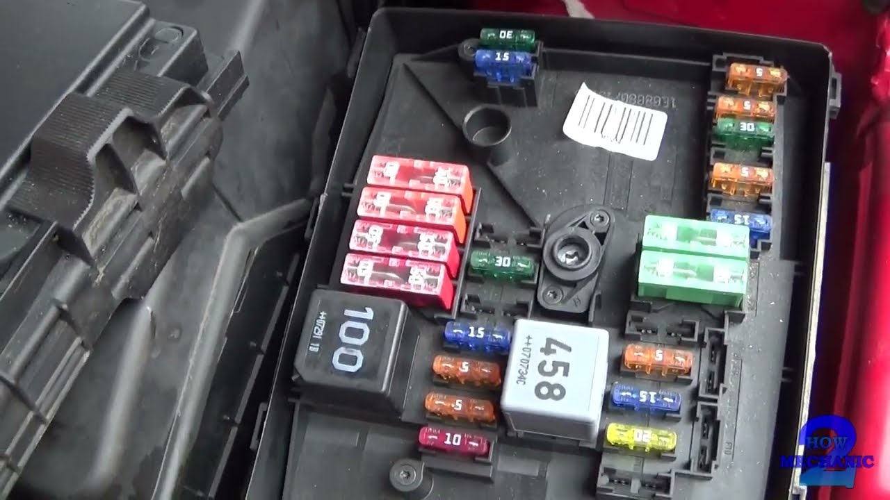Расположение разъема OBD II, предохранителей и реле в Audi A3 (03-12). Руководство пользователя и...